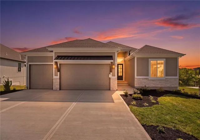 Photo 1 of Single family home for sale at 2127 Nw Killarney Ln, Lees Summit, MO 64081 | MLS# 2595839 | Listing updated on 2026-10-17