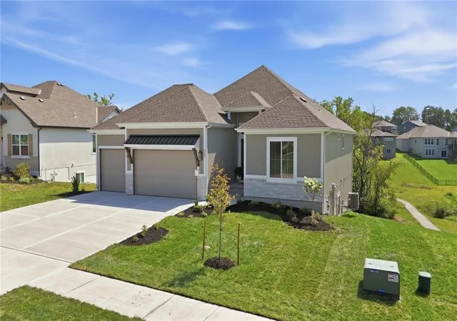 Photo 2 of Single family home for sale at 2127 Nw Killarney Ln, Lees Summit, MO 64081 | MLS# 2595839 | Listing updated on 2026-10-17