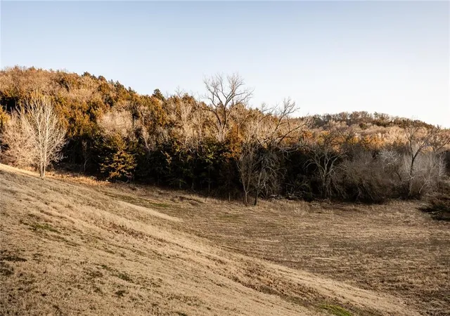 5th image of 12344 Kennel Dr, Junction City, KS 66441 | MLS# 2595896