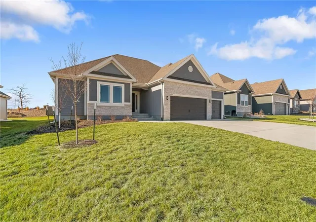 Photo 2 of Single family home for sale at 10216 N Winchester Ave, Kansas City, MO 64156 | MLS# 2596133 | Listing updated on 2026-08-28