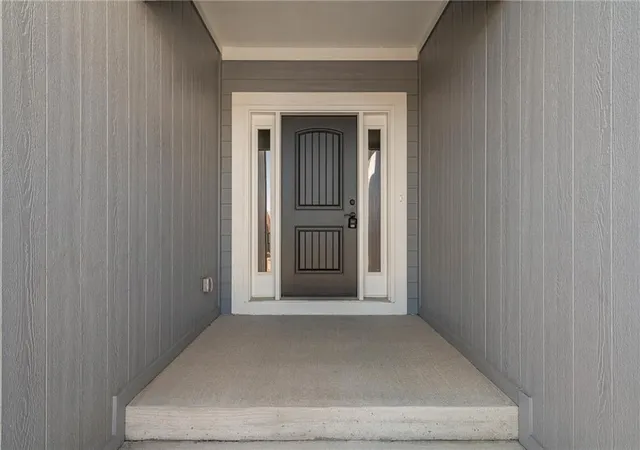 Photo 5 of Single family home for sale at 10216 N Winchester Ave, Kansas City, MO 64156 | MLS# 2596133 | Listing updated on 2026-08-28