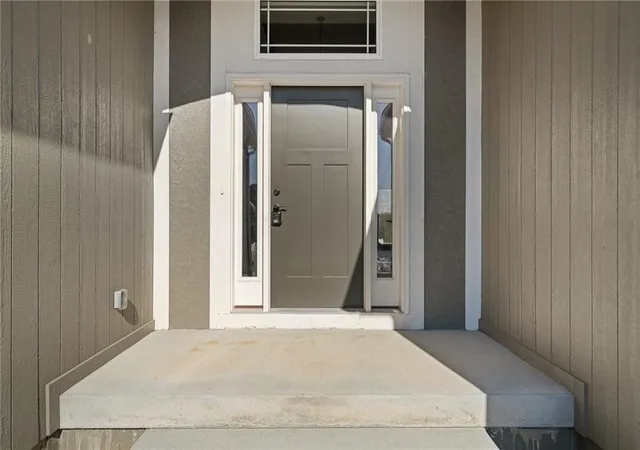 Photo 3 of Single family home for sale at 7012 Ne 102nd Court, Kansas City, MO 64156 | MLS# 2596191 | Listing updated on 2026-08-28