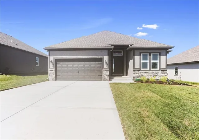 Photo 1 of Single family home for sale at 11464 N Auburndale Cir, Kansas City, MO 64157 | MLS# 2596263 | Listing updated on 2026-10-02