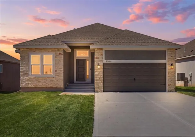 Photo 1 of Single family home for sale at 11460 N Auburndale Cir, Kansas City, MO 64157 | MLS# 2596268 | Listing updated on 2026-10-20