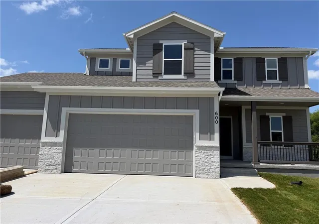 3rd image of 600 Sw Valley Dr, Grain Valley, MO 64029 | MLS# 2596412