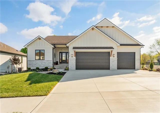 Photo 1 of Single family home for sale at 1512 Ne Park Springs Ter, Lees Summit, MO 64064 | MLS# 2596459 | Listing updated on 2026-05-26