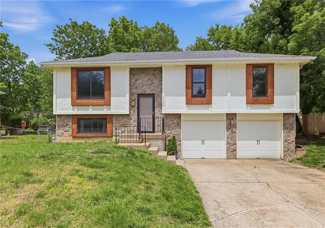 Homes for sale in Shawnee, KS | 14208 W 63rd St, Shawnee, KS 66216 | MLS# 2596478