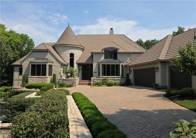1st image of 10504 S Highland Ln, Olathe, KS 66061 | MLS# 2596514