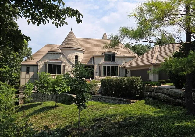 2nd image of 10504 S Highland Ln, Olathe, KS 66061 | MLS# 2596514