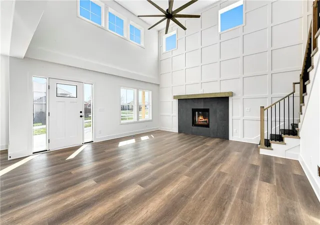 2nd image of 3920 Sw Stoney Brook Dr, Lees Summit, MO 64082 | MLS# 2596589
