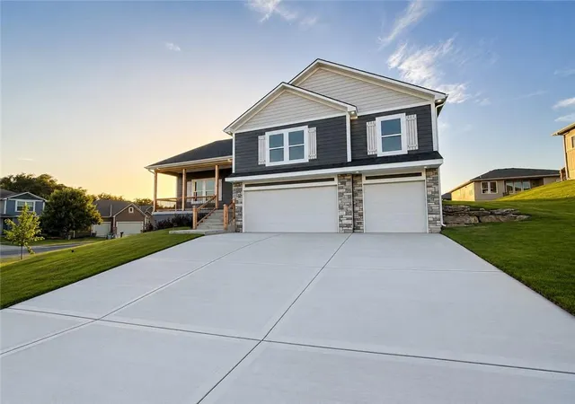 Homes for sale in Pleasant Hill, MO | 1901 Owen Dr, Pleasant Hill, MO 64080 | MLS# 2596599
