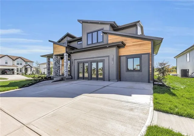 Photo 1 of Single family home for sale at 16335 S Norton St, Olathe, KS 66062 | MLS# 2596625 | Listing updated on 2026-10-10
