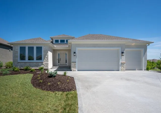 1st image of 11295 S Red Bird St, Olathe, KS 66061 | MLS# 2596846