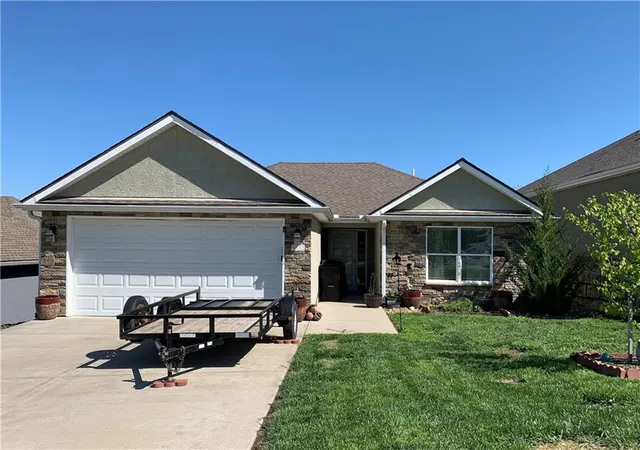Homes for sale in Pleasant Hill, MO | 903 Ingleside Dr, Pleasant Hill, MO 64080 | MLS# 2596849