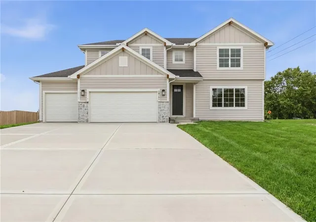 1st image of 20702 Emerald St, Spring Hill, KS 66083 | MLS# 2596863