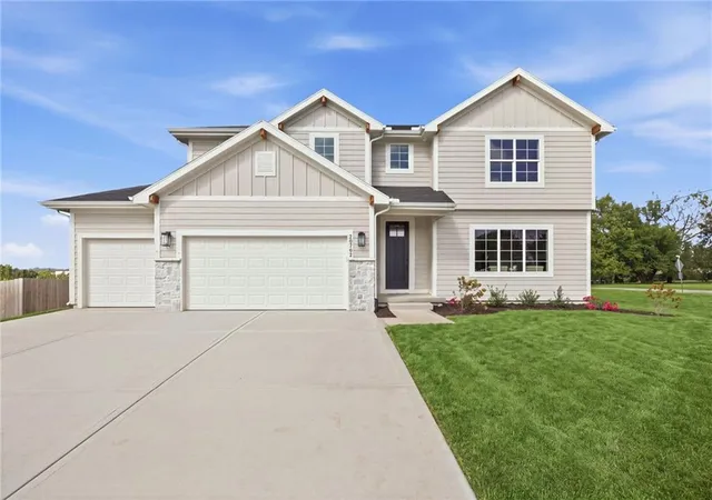 Photo 2 of Sale Pending at 20702 Emerald St, Spring Hill, KS 66083 | MLS# 2596863 | Listing updated on 2026-10-05