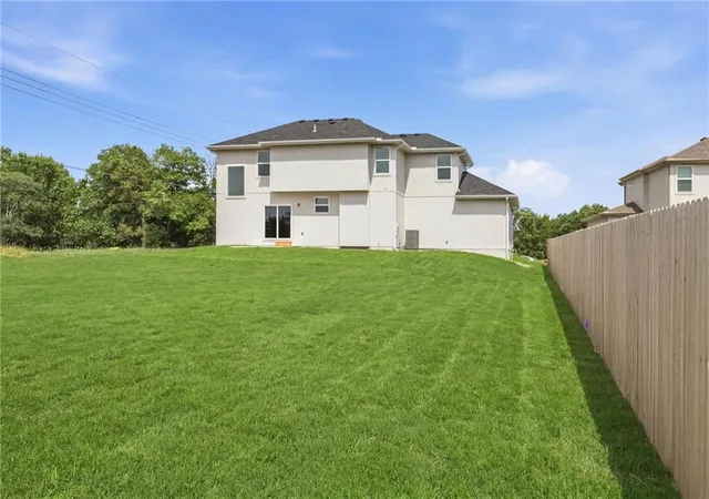 Photo 3 of Sale Pending at 20702 Emerald St, Spring Hill, KS 66083 | MLS# 2596863 | Listing updated on 2026-10-05
