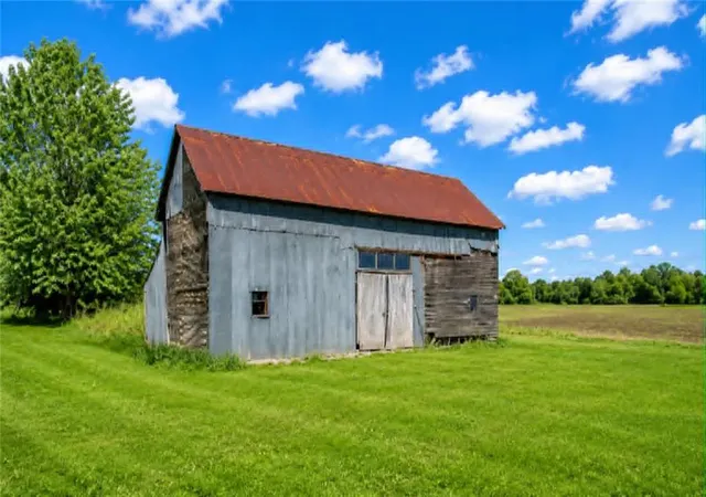 Photo 3 of Sale Pending at 1619 E Maple St, Columbus, KS 66725 | MLS# 2596890 | Listing updated on 2026-09-21
