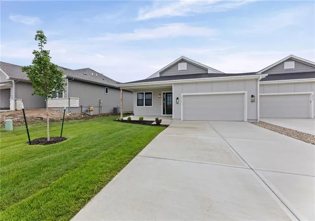 4th image of 4915 146Th St, Basehor, KS 66007 | MLS# 2596966