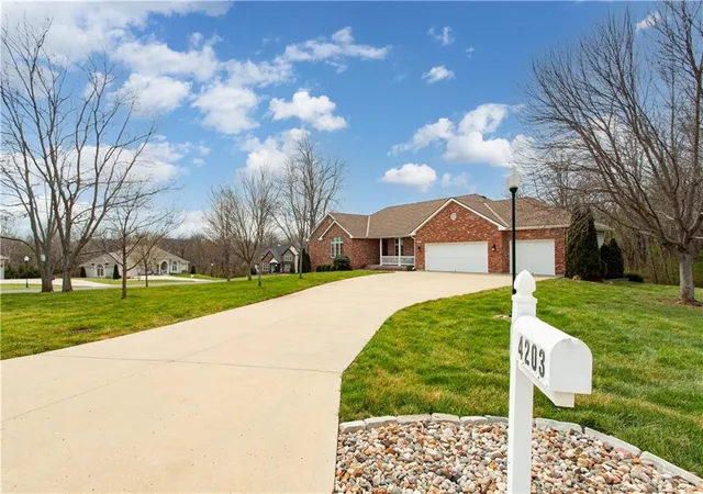 3rd image of 4203 Se Willow Ridge Ct, Blue Springs, MO 64014 | MLS# 2597333