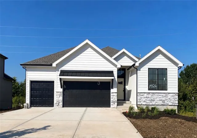 Single family home for sale at 19326 Skyview Ln, Spring Hill, KS 66083 | MLS# 2597350