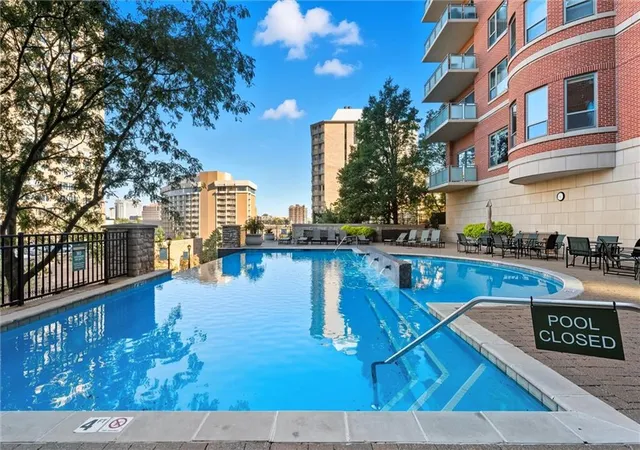2nd image of 4950 Central St, Kansas City, MO 64112