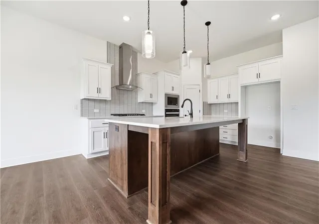 Photo 2 of Sale Pending at 20677 Skyview Ln, Spring Hill, KS 66083 | MLS# 2597671 | Listing updated on 2026-10-12