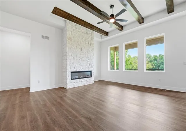 Photo 3 of Sale Pending at 20677 Skyview Ln, Spring Hill, KS 66083 | MLS# 2597671 | Listing updated on 2026-10-12