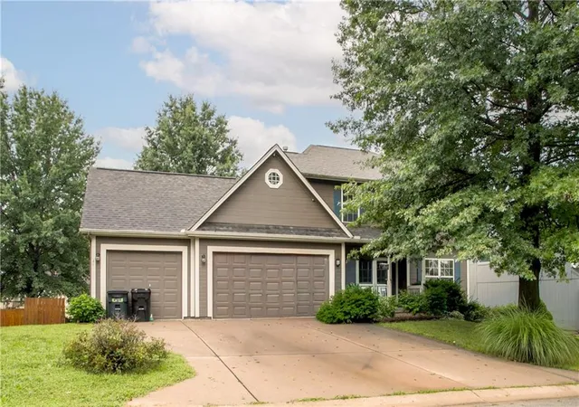 Photo 2 of Single family home for sale at 728 S Kisner Dr, Independence, MO 64056 | MLS# 2597685 | Listing updated on 2026-09-17