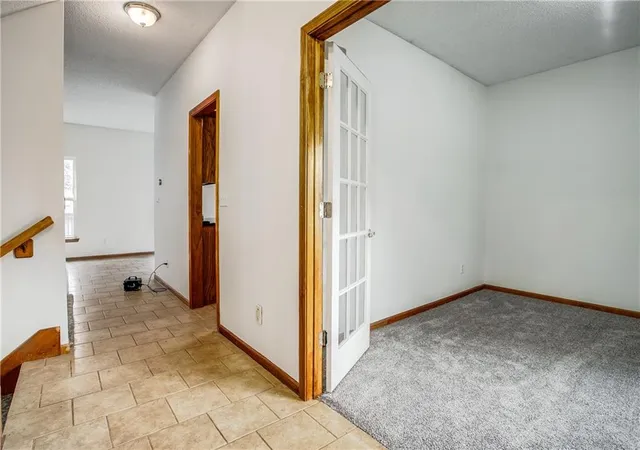Photo 3 of Single family home for sale at 728 S Kisner Dr, Independence, MO 64056 | MLS# 2597685 | Listing updated on 2026-09-17