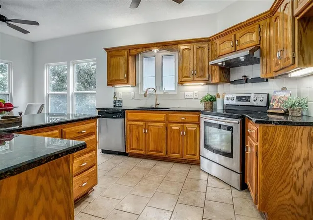 Photo 4 of Single family home for sale at 728 S Kisner Dr, Independence, MO 64056 | MLS# 2597685 | Listing updated on 2026-10-06