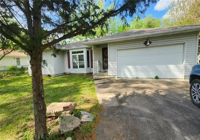 Homes for sale in Pittsburg, KS | 405 E 24th St, Pittsburg, KS 66762 | MLS# 2597694