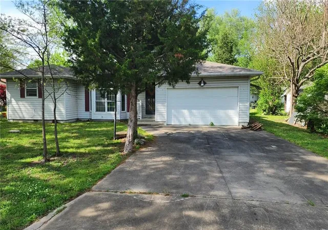 Homes for sale in Pittsburg, KS | 405 E 24th St, Pittsburg, KS 66762 | MLS# 2597694