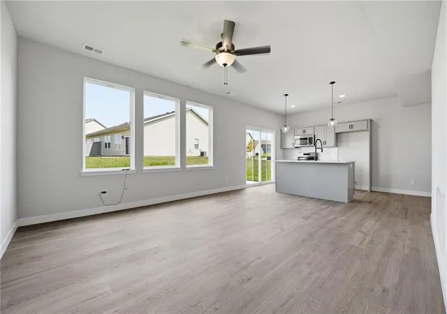 Photo 2 of Single family home for sale at 27118 E Oak View Dr, Lee's Summit, MO 64086 | MLS# 2597752 | Listing updated on 2026-10-20