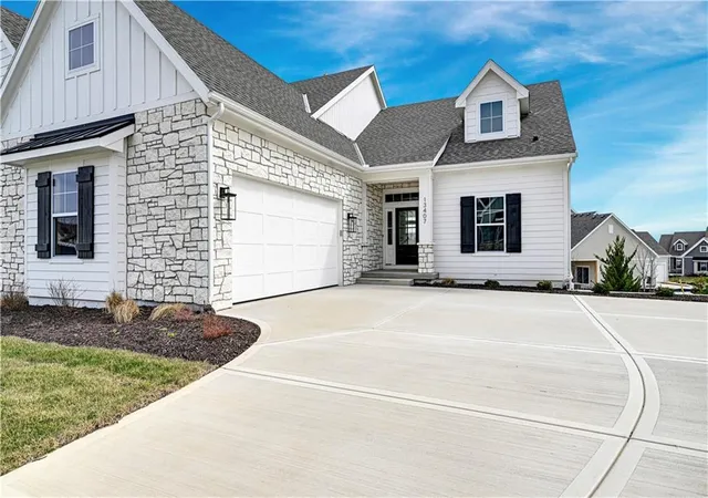 Homes for sale in Overland Park, KS | 13407 W 174th Ter, Overland Park, KS 66221 | MLS# 2597830