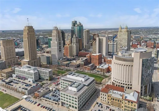 Condo for sale at 600 E Admiral Blvd #1703, Kansas City, MO 64106 | MLS# 2598008
