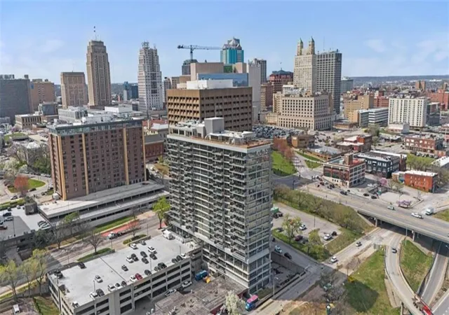 Photo 3 of Condo for sale at 600 E Admiral Blvd #1703, Kansas City, MO 64106 | MLS# 2598008 | Listing updated on 2026-09-20