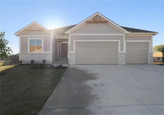 Photo 1 of Sale Pending at 2355 Ne Skopelos Ave, Blue Springs, MO 64029 | MLS# 2598096 | Listing updated on 2026-01-26