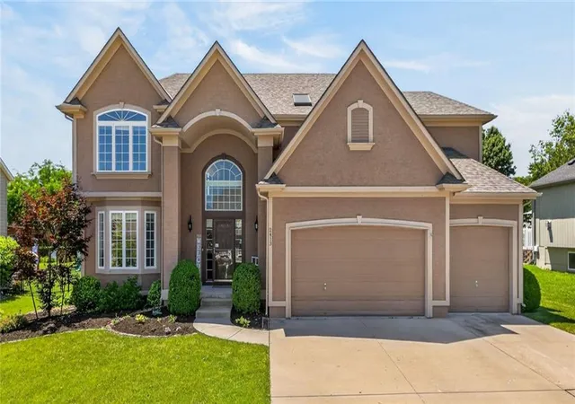 Photo 1 of Single family home for sale at 2413 Sw Kenwill Dr, Lees Summit, MO 64082 | MLS# 2598207 | Listing updated on 2026-08-14
