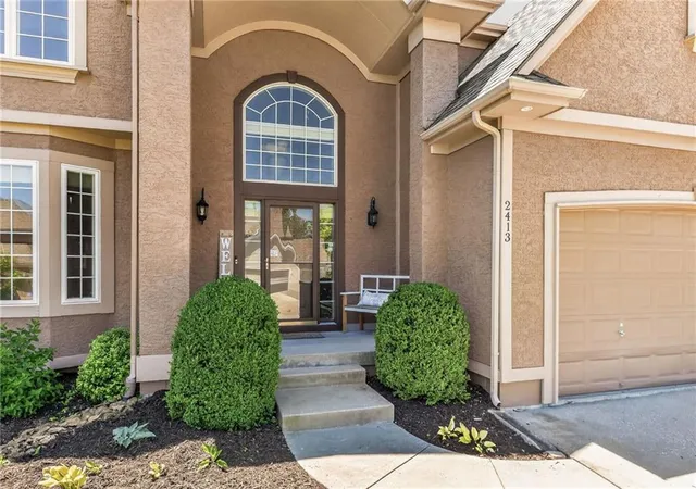 Photo 3 of Single family home for sale at 2413 SW Kenwill Dr, Lees Summit, MO 64082 | MLS# 2598207 | Listing updated on 2026-08-14
