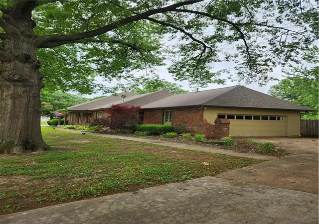 Homes for sale in Pittsburg, KS | 522 Ohio St, Pittsburg, KS 66762 | MLS# 2598243