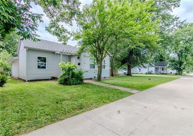 1st image of 906 E 4th St, Sedalia, MO 65301 | MLS# 2598318