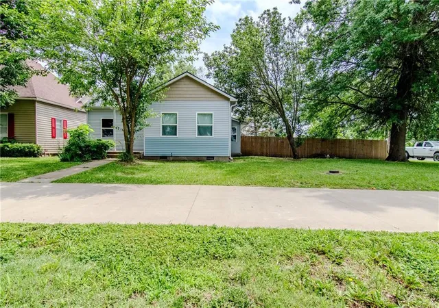 2nd image of 906 E 4th St, Sedalia, MO 65301 | MLS# 2598318
