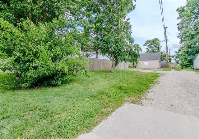 37th image of 906 E 4th St, Sedalia, MO 65301 | MLS# 2598318