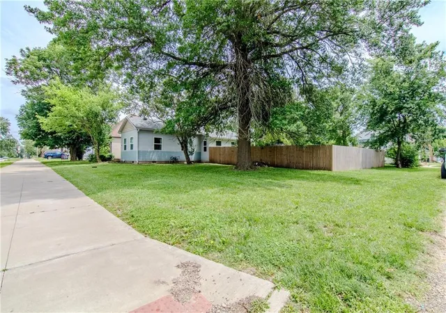 5th image of 906 E 4Th St, Sedalia, MO 65301 | MLS# 2598318