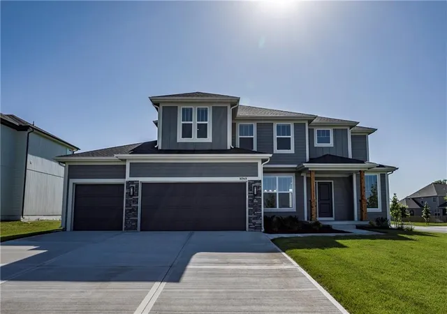 Photo 1 of Single family home for sale at 16949 S Brentwood St, Olathe, KS 66062 | MLS# 2598367 | Listing updated on 2026-06-10