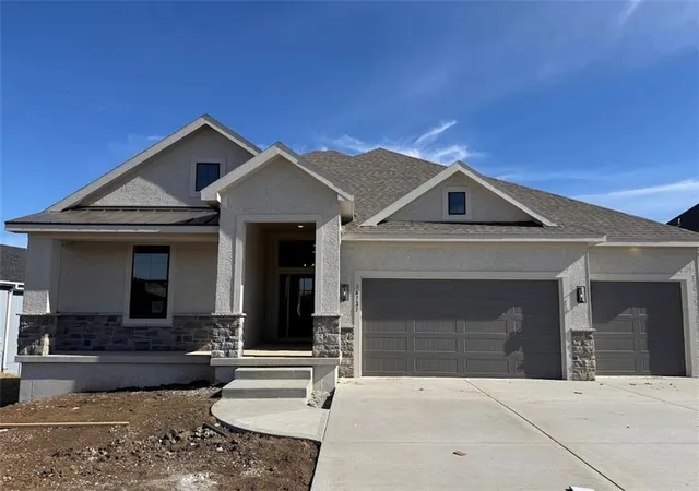 Homes for sale in Lenexa, KS | 8162 Valley Rd, Lenexa, KS 66220 | MLS# 2598653