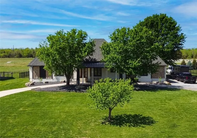 Homes for sale in Lees Summit, MO | 4210 Nw Lake Dr, Lees Summit, MO 64064 | MLS# 2598697
