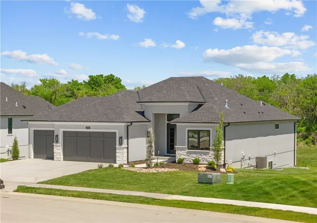 Photo 1 of Single family home for sale at 2825 Sw Heartland Rd, Lee's Summit, MO 64082 | MLS# 2598751 | Listing updated on 2026-08-14