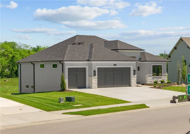 Photo 2 of Single family home for sale at 2825 Sw Heartland Rd, Lee's Summit, MO 64082 | MLS# 2598751 | Listing updated on 2026-08-14